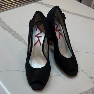 Anna Klein Elegant Black Peep-Toe Heels